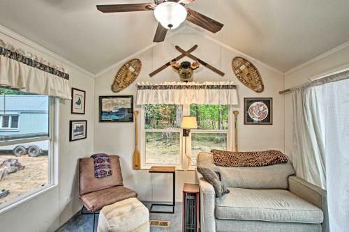 Woodsy Packwood Haven With Golf Course Access!