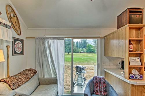 Woodsy Packwood Haven With Golf Course Access!