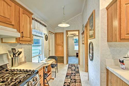 Woodsy Packwood Haven With Golf Course Access!