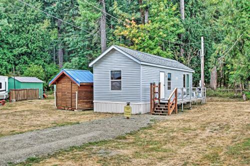 Woodsy Packwood Haven With Golf Course Access!