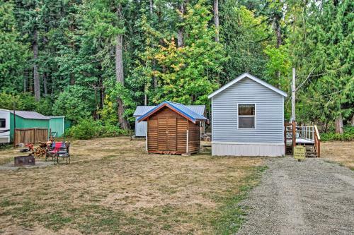 Woodsy Packwood Haven With Golf Course Access!