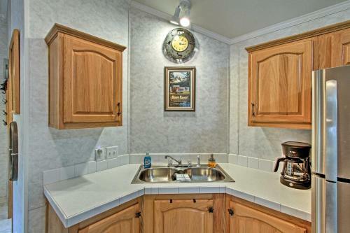 Woodsy Packwood Haven With Golf Course Access!