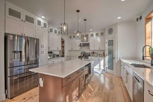 Ideally Located Renton Retreat - Private Yard