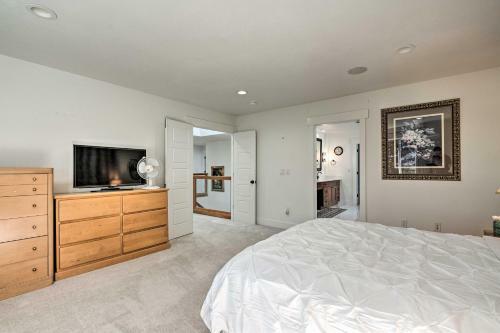 Ideally Located Renton Retreat - Private Yard