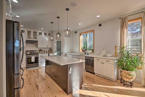 Ideally Located Renton Retreat - Private Yard