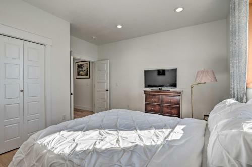 Ideally Located Renton Retreat - Private Yard