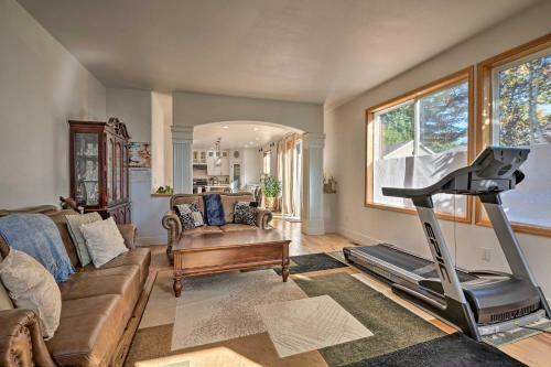 Ideally Located Renton Retreat - Private Yard