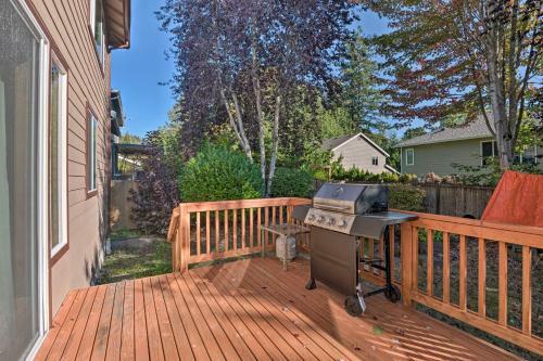 Ideally Located Renton Retreat - Private Yard