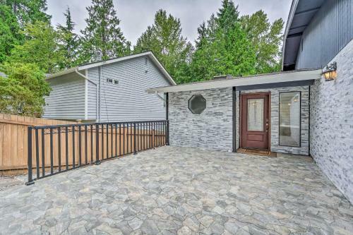 Modern Home With Deck About 14 Mi To Downtown Seattle!