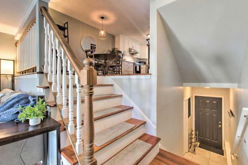Stylish Shoreline Townhome - Walk To E Line!