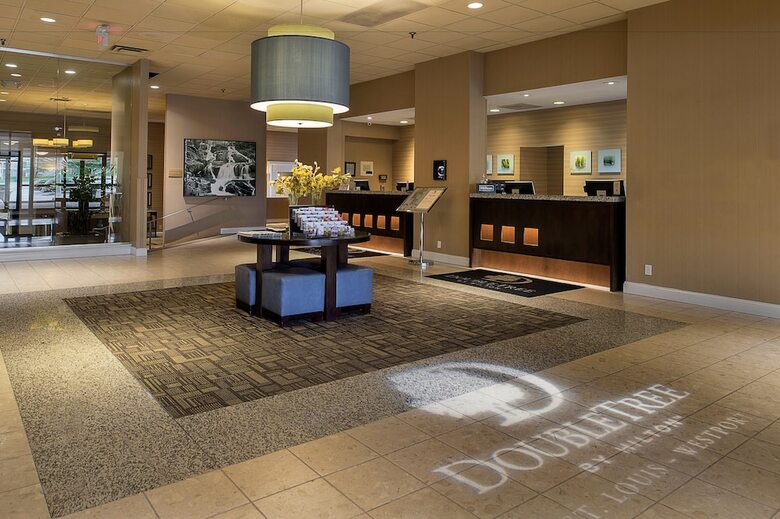 Hotel Doubletree By Hilton St. Louis At Westport