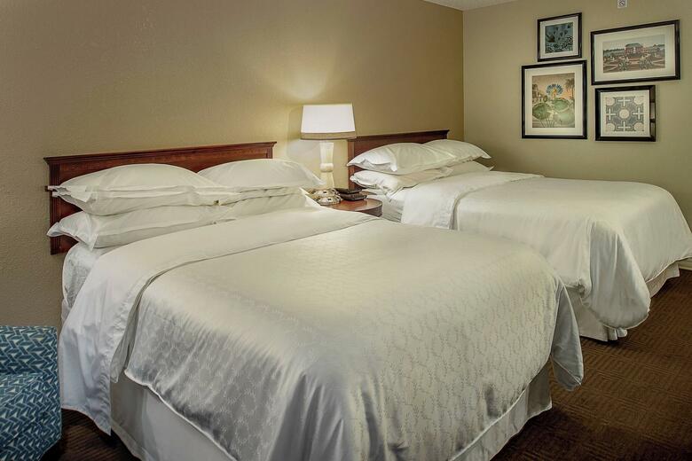 Hotel Sheraton Westport Lakeside Chalet