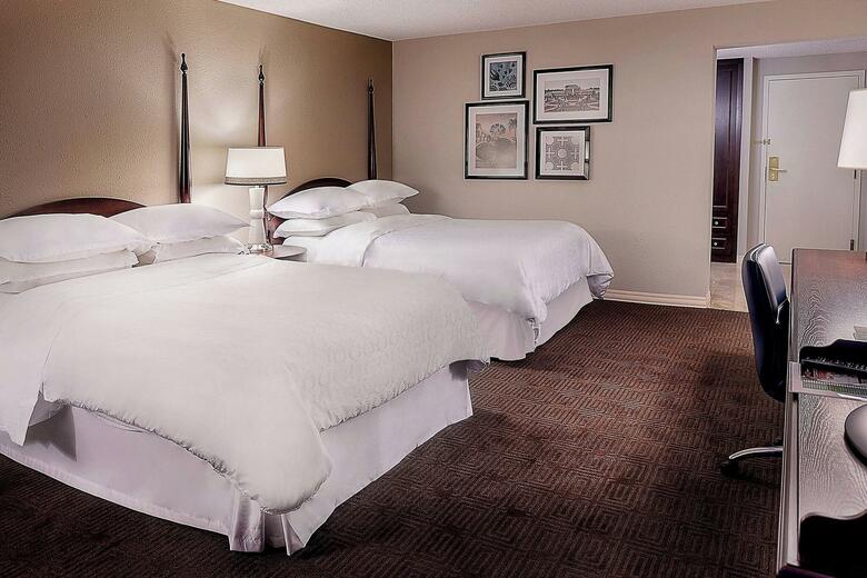 Hotel Sheraton Westport Lakeside Chalet