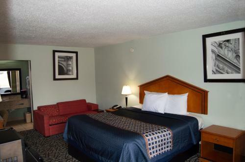 Motel Excellent Inn & Suites