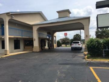 Motel Excellent Inn & Suites