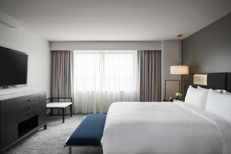 The Baronette Renaissance Detroit-novi Hotel