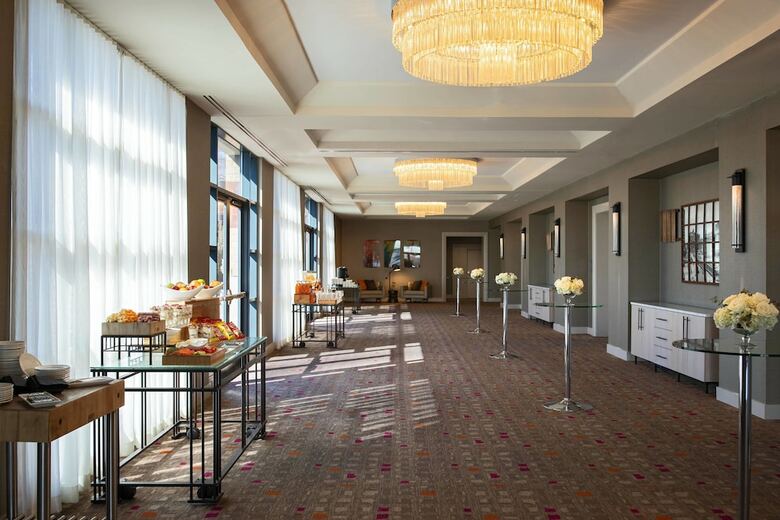 The Baronette Renaissance Detroit-novi Hotel