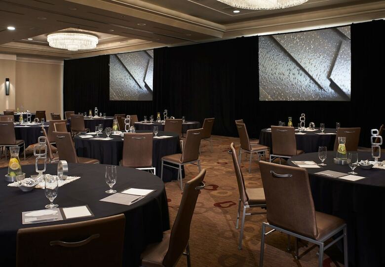 The Baronette Renaissance Detroit-novi Hotel