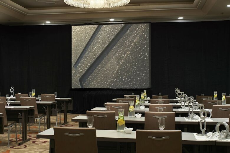 The Baronette Renaissance Detroit-novi Hotel