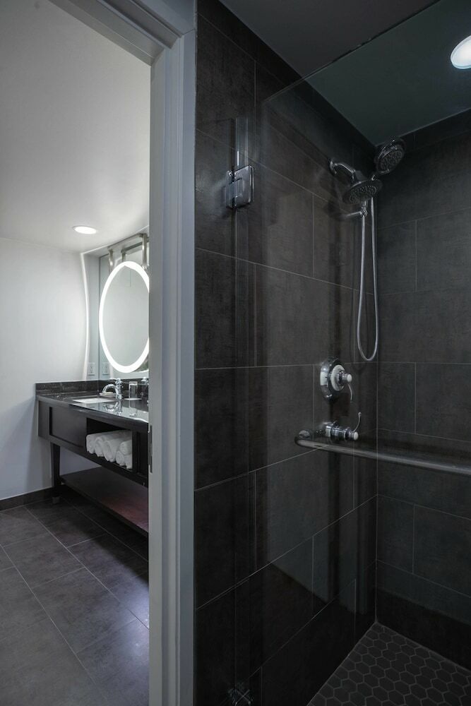 The Baronette Renaissance Detroit-novi Hotel
