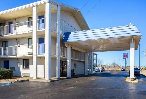 Motel 6 - Jackson