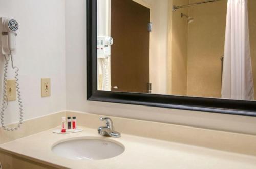 Hotel Baymont Inn & Suites