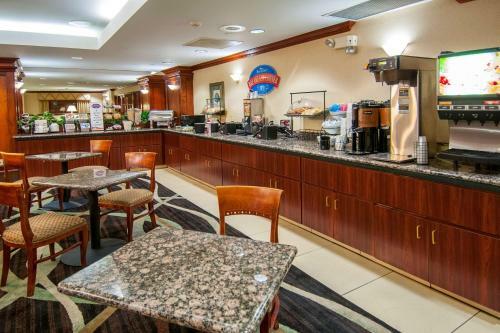 Hotel Baymont Inn & Suites
