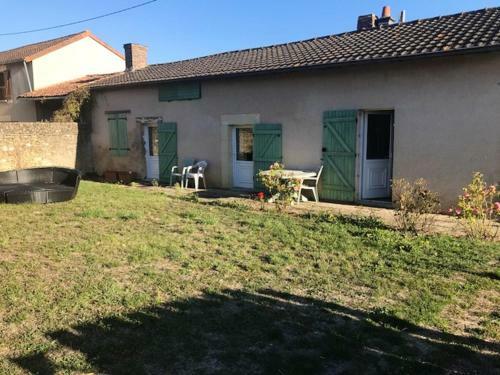 Maison D'une Chambre Avec Jardin Clos Et Wifi A Mouterre Silly