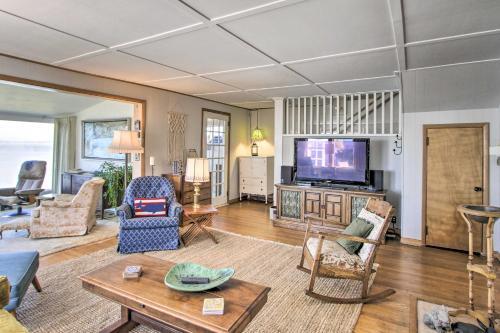 Ideally Located Waterfront Home - Puget Sound View