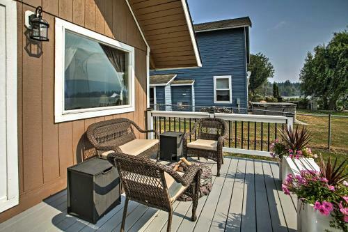 Modern Lake Lawrence Retreat With A Deck And Dock!