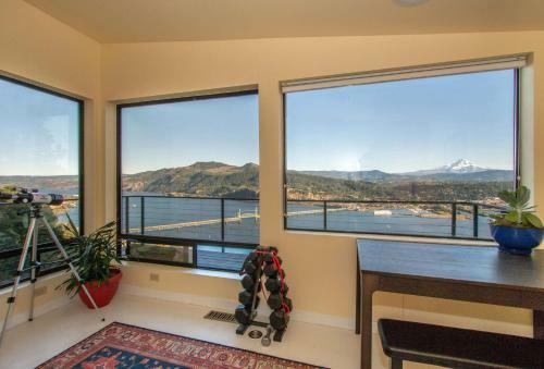 Eye On The Gorge Home