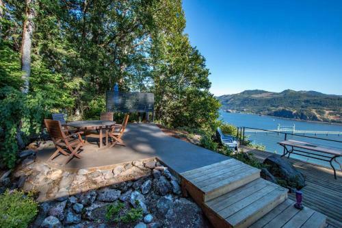 Eye On The Gorge Home