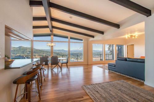 Eye On The Gorge Home