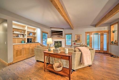 Woodinville Home With Furnished Deck And Fire Pit