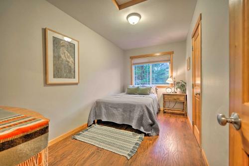 Woodinville Home With Furnished Deck And Fire Pit