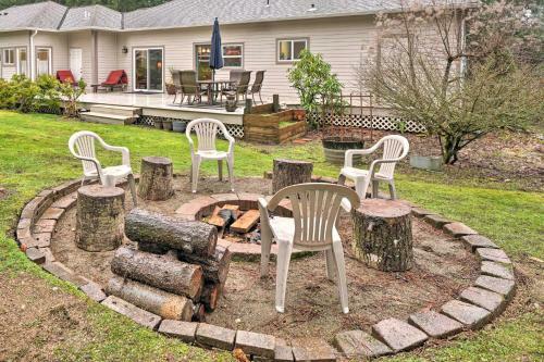 Woodinville Home With Furnished Deck And Fire Pit