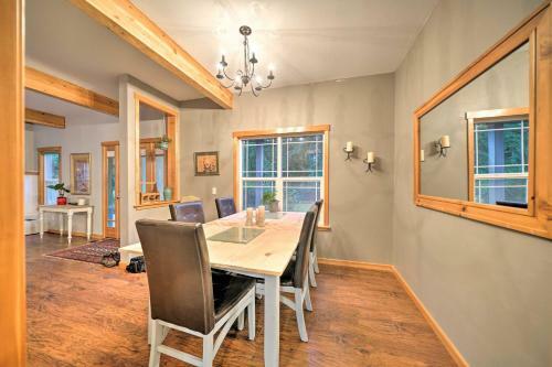 Woodinville Home With Furnished Deck And Fire Pit