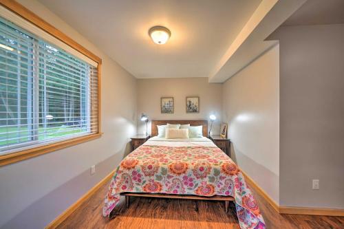 Woodinville Home With Furnished Deck And Fire Pit