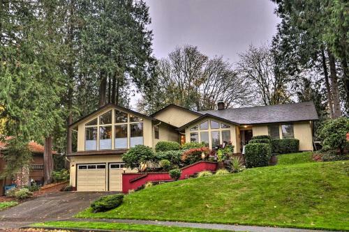 Quiet Vancouver Abode Large Yard And Fire Pit!