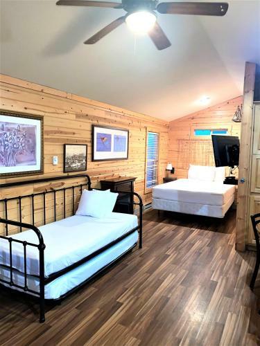 Hotel Westport Inn Cabins