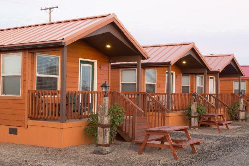 Hotel Westport Inn Cabins
