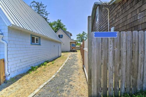 Ideally Located And Pet-friendly Westport Cabin