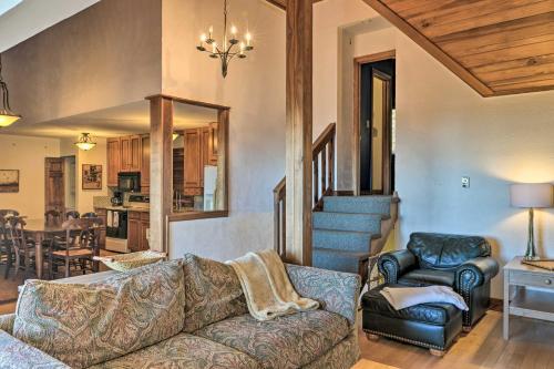 Spacious Snowshoe Cabin With Sunset Mtn Views!