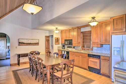Spacious Snowshoe Cabin With Sunset Mtn Views!