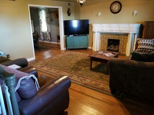 Bed & Breakfast Awesome Flat Top Farmhouse