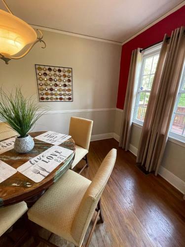 Quaint, Comfy, Close & Convenient
