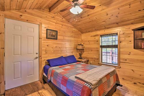 Rural Cabin Hideaway With Fire Pit And Mtn Views!