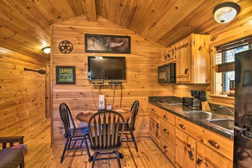 Rural Cabin Hideaway With Fire Pit And Mtn Views!