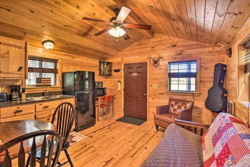 Rural Cabin Hideaway With Fire Pit And Mtn Views!