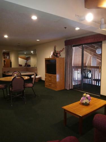 Hotel New Martinsville Inn
